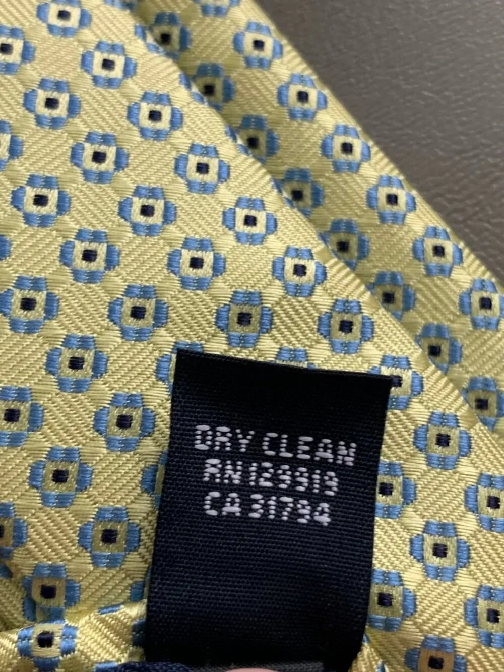 Tommy Hilfiger Men's 3'' Polyester Blend Neck Tie, Yellow Arvin Medallion Floral